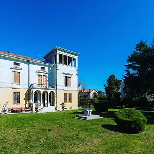 Appartamento Liberty Venezia -jacuzzi And Gardens- Dimora Storica A 20km Da Venezia, Mira